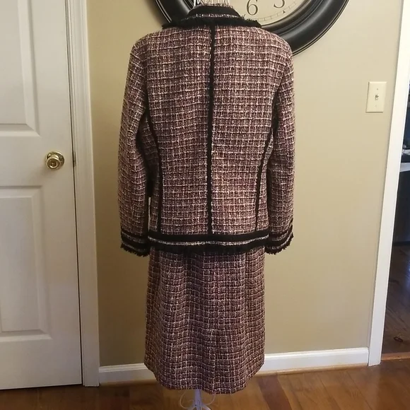 COMPLETELY CONFIDENT ❣️Lady's Image Delaware Tweed Suit, blazer and skirt - Picture 5 of 12